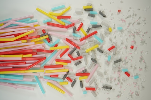 Dampak Mikroplastik dan Regulasi yang Mulai Diperketat